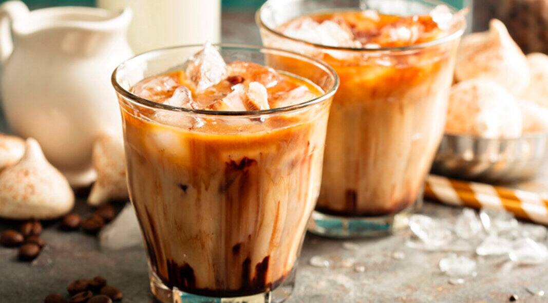 Osvěžující letní nápoje s kávovary De’Longhi