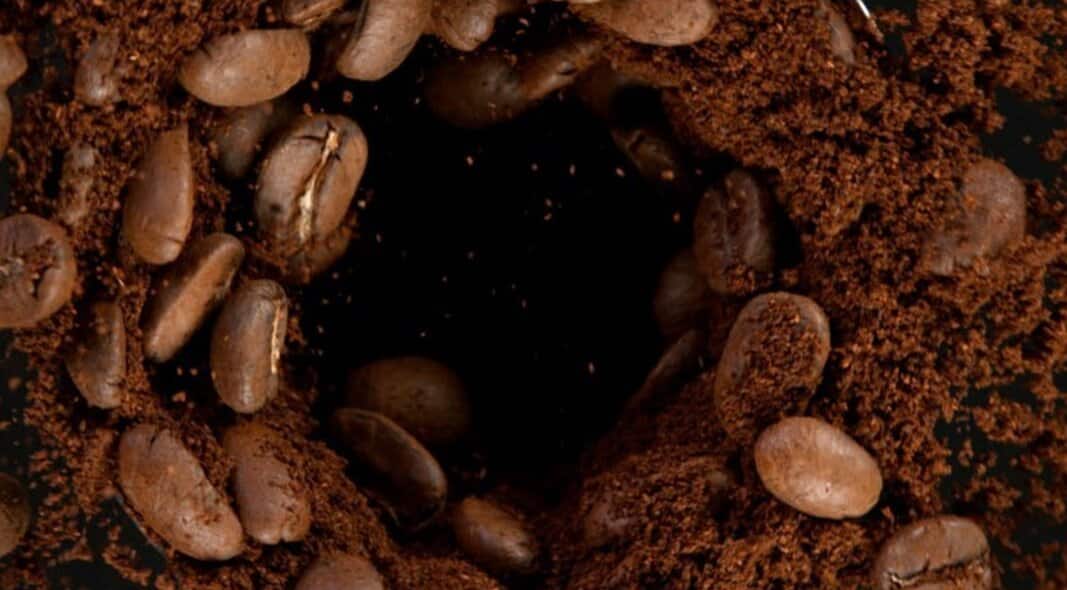 Benefity mletí zrnek těsně před přípravou kávy