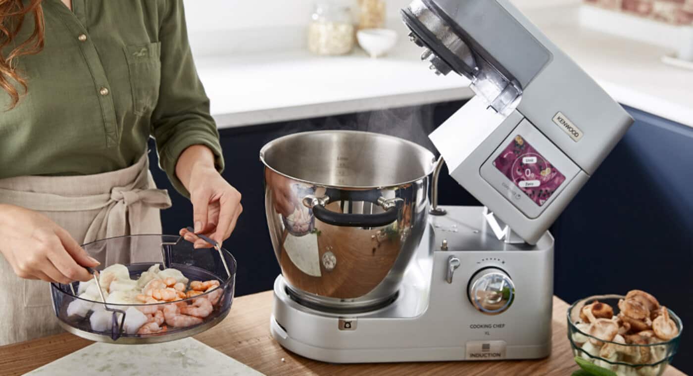 /medias/KW-Article-Steaming-food-with-CookingCHefXL-Intro.jpg?context=bWFzdGVyfHJvb3R8MjM3OTAzfGltYWdlL2pwZWd8YURnMUwyZ3dOUzh4Tmprd01Ea3lNamN6TmpZM01DOUxWMTlCY25ScFkyeGxYMU4wWldGdGFXNW5JR1p2YjJRZ2QybDBhQ0JEYjI5cmFXNW5RMGhsWmxoTVgwbHVkSEp2TG1wd1p3fDUwNjhmNTQ5ODA1NzM5ODNlMmY0OTgxMzFjZDhiOGYzMzdjNTM2OTVjZjM3MTY4NjY2MGJmNTg3N2UxODU1NWU