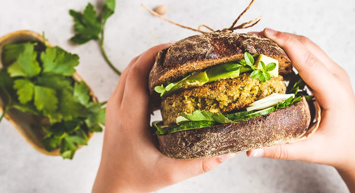 /medias/kenwood-wege-burgery-tytulowa-997x500.png?context=bWFzdGVyfGltYWdlc3w3MDAwOTd8aW1hZ2UvcG5nfGFHWmpMMmcxTmk4MU1EazRPRFkwTURBM05UZ3dOaTlyWlc1M2IyOWtMWGRsWjJVdFluVnlaMlZ5ZVMxMGVYUjFiRzkzWVMwNU9UZDROVEF3TG5CdVp3fGQ0ZjI3YjY0YTA1MjNjYThlYmQ2ZWUyMDUyOGUyMzk4MTI3YzFjMGFkYTc3MDFiMDg5NzE4OWM5MDQxNTUyNWQ