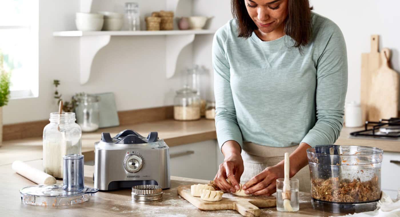 /medias/KW-Article-Easy-vegan-recipe-1.jpg?context=bWFzdGVyfHJvb3R8MjM4NTY0fGltYWdlL2pwZWd8YURObEwyZzRPUzh4TXpJd05qazJPVEF5TkRVME1pOUxWeUJCY25ScFkyeGxYMFZoYzNrZ2RtVm5ZVzRnY21WamFYQmxYekV1YW5Cbnw3ZDExODcyYjVkODJhZTcwMWVlYTg5OWVlNDk2ODliZmYzMGE1ODYwMDRjYjFlMDAzNmQzOTU1MGI5Zjg4OThk