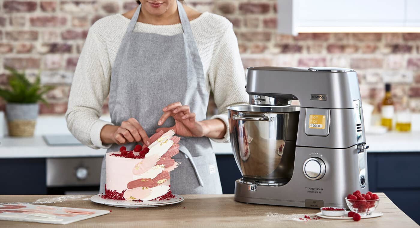 /medias/Guide-to-Hand-Mixers-Stand-Mixers-Image-1.jpg?context=bWFzdGVyfHJvb3R8OTk0MjA0N3xpbWFnZS9qcGVnfGFHWXpMMmczWlM4eE1UWTBNVFl3TVRVeU16YzBNaTlIZFdsa1pTQjBieUJJWVc1a0lFMXBlR1Z5Y3lCVGRHRnVaQ0JOYVhobGNuTWdTVzFoWjJVZ01TNXFjR2N8YTc5NWM3Y2RkOGFkZTY0MjY5Y2M0YjBhZGY4ZjYzYmJiNjVhNjZkOWUwOWI4ZmZlMzQ5YTEzMzliZjkzYTM4Mw