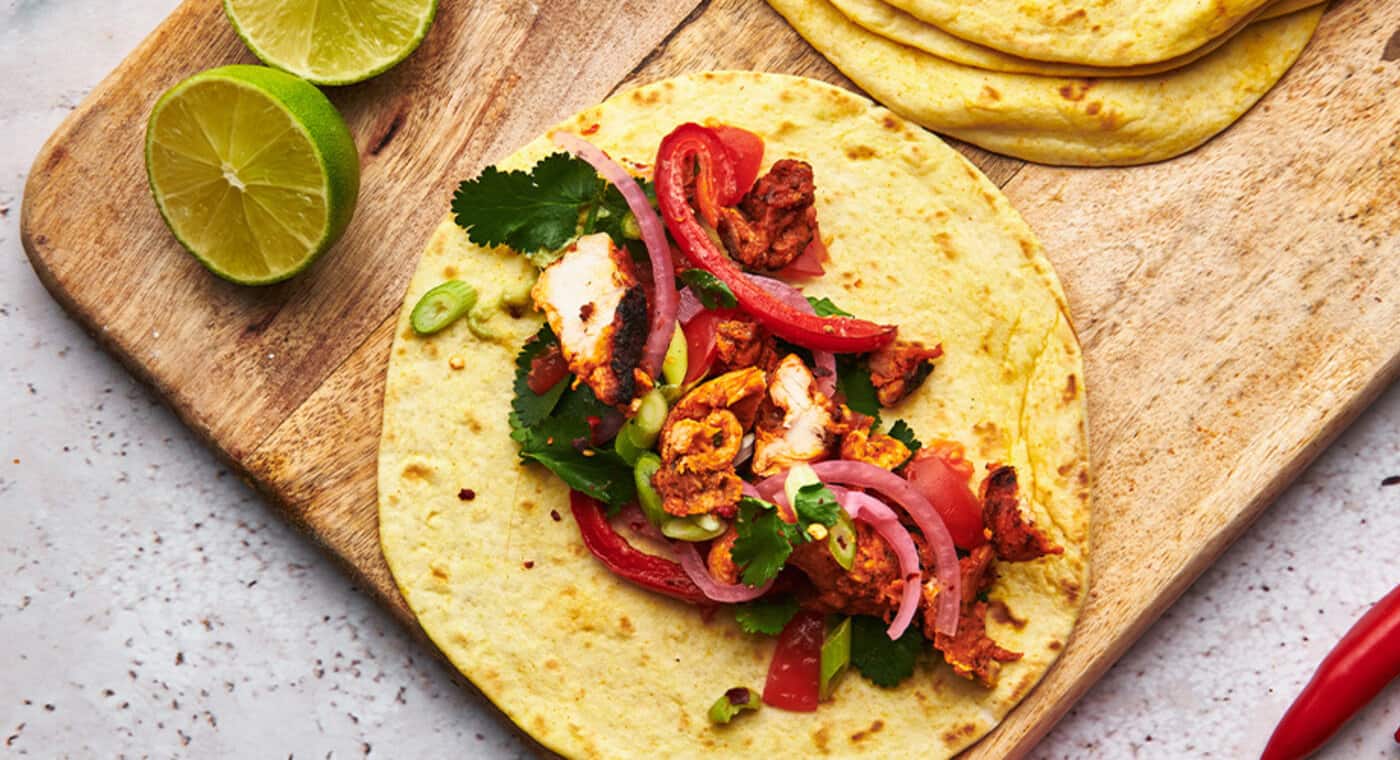 /medias/kenwood-jak-zrobic-tacos-tytulowa-997x500.jpg?context=bWFzdGVyfGltYWdlc3wzNDQ5OTl8aW1hZ2UvanBlZ3xhREptTDJnM015ODJNamt3TkRNM016TTBOak16TkM5clpXNTNiMjlrTFdwaGF5MTZjbTlpYVdNdGRHRmpiM010ZEhsMGRXeHZkMkV0T1RrM2VEVXdNQzVxY0djfDNiZmU4OWRkMmU0MWMyODE5MDIwZjdiODY5N2U5ZDQ0M2MxNjFiNmNiN2I2Zjc3YTE4MGVlMTg0ZWIzMTNiZWQ