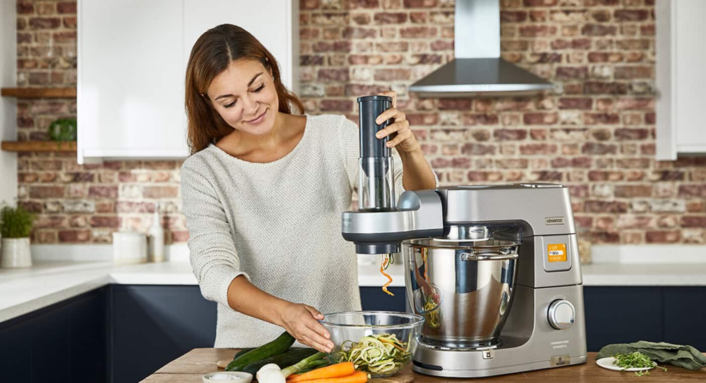 /medias/kenwood-tytulowa-1080x600.jpg?context=bWFzdGVyfGltYWdlc3wyNDg0MDR8aW1hZ2UvanBlZ3xhRE0wTDJnellpODRNVFkyTkRRMk9UVTJOVFEzTUM5clpXNTNiMjlrTFhSNWRIVnNiM2RoTFRFd09EQjROakF3TG1wd1p3fDBmYTU2ODE5NTEzYmRmOGQxMDVmNzI4MDEzNmQ1NjVhY2E4YjEzZTg3ZTBhZTUzYjFkNDNlOGYyN2JjNGQxNWI