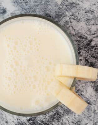 Co na śniadanie do pracy zamiast kanapek? 5 przepisów na pyszne koktajle i smoothie