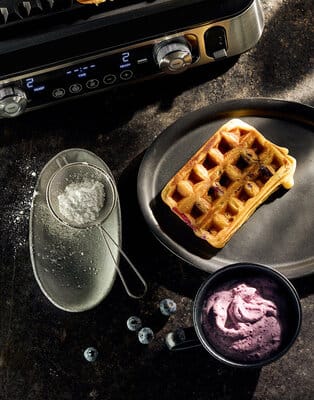 Frischkäse-Waffeln mit Heidelbeeren