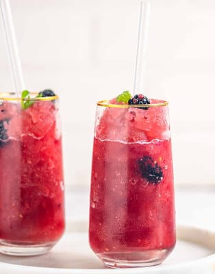 Berry lemonade slushy