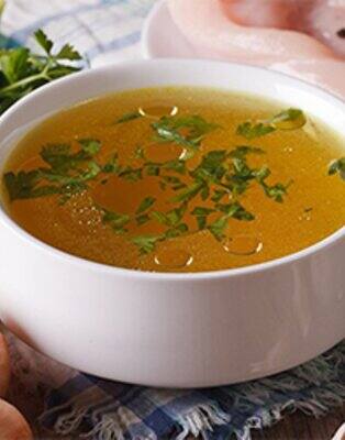 Dowiedz się, jak zrobić zdrową, domową kostkę rosołową w różnych wersjach: wegańską, mięsną, grzybową i ziołową.