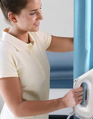 Rozważasz oddanie prania do magla lub kupno domowego urządzenia? Sprawdź, czy warto.