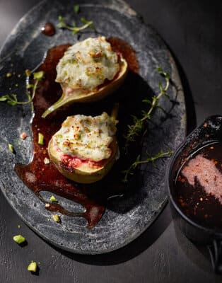 Gegrillte Feigen mit Ziegenkäse, Honig und Pistazien