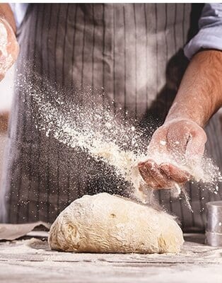Samodzielne zrobienie mąki bezglutenowej jest nie tylko banalnie proste, ale też tanie. Sprawdź, czego potrzebujesz, by zrobić mąkę w domu