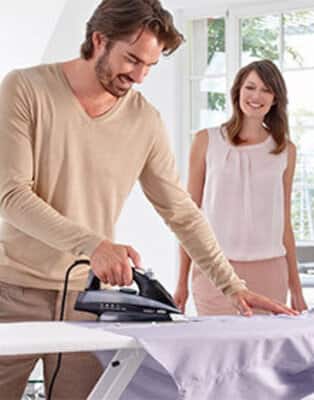 Kompleksowy przegląd rodzajów i funkcji żelazek. Dowiedz się czym różni się żelazko parowe od żelazka z generatorem pary.