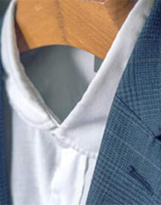 Wyobraź sobie, że szykujesz się do ważnego wyjścia. Wyjmujesz z szafy ubranie i nagle okazuje się, że mimo uprzedniego prania wciąż pachnie ono potem, dymem papierosowym lub inną nieprzyjemną wonią.