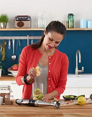 Blender to niezwykle przydatne w kuchni urządzenie, a gdy chcemy się odżywiać zdrowo i w sposób zróżnicowany – staje się wręcz niezbędne.