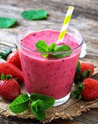 Pożywne i zdrowe śniadanie, błyskawiczna przekąska i lekki deser w jednym pomyśle. Tak w skrócie można opisać moc koktajlu.