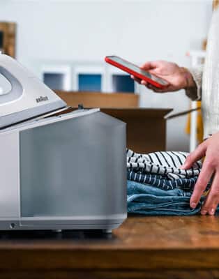 Ubrania vintage i z drugiej ręki – 5 trików jak je odnowić, zdezynfekować i dać drugie życie