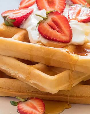 Gofry wydają się deserem idealnym: każdy może dobrać dodatki, które lubi, tworząc wiele kompozycji na słodko.