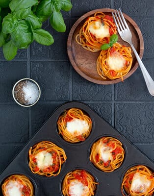 Neapolitan spaghetti nests