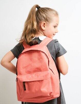 Dowiedz się, jak prać plecak w pralce i czy można to robić bezpiecznie. Poznaj inne metody odświeżania plecaka szkolnego i turystycznego.