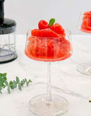 Sorbete de cava, lima y frutos rojos