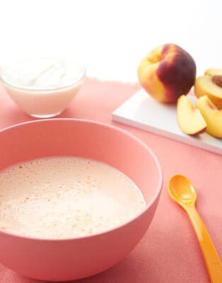 Yoghurt peach smoothie