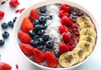Le Smoothie Bowl Antioxydant aux Fruits Rouges