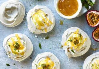 Pavlova au fruit de la passion