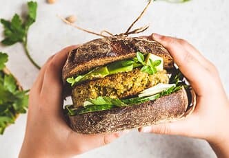 4 pomysły na burgery wegetariańskie i kotlety warzywne
