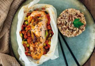 Papillote de saumon et légumes à la japonaise