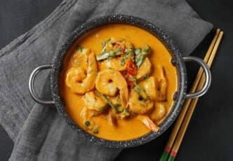 Poulet aux crevettes curry et lait de coco