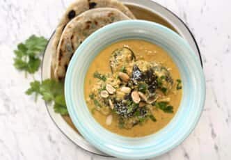Baby aubergines au lait de coco et Paratha aux oignons nouveaux par @SanjeeBollywood