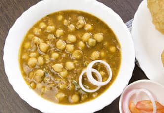 Chickpea Curry & Onion Tarka