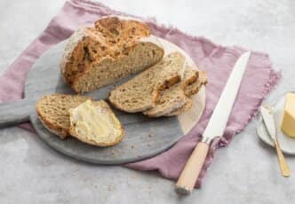 Pain au bacon et aux herbes