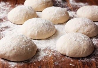 Pâte à pizza prêt-cuite