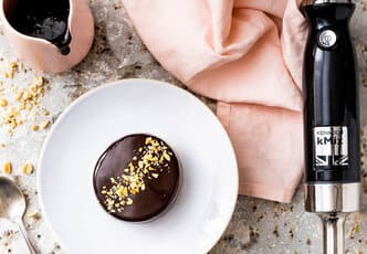 Petits entremets au chocolat et aux cacahuètes