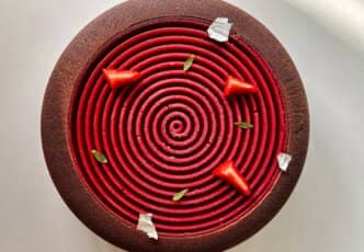 Entremets chocolat fraise by @momolmp8