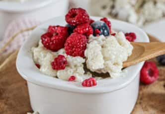 Riz au lait noix de coco et framboises