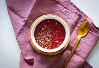 Soupe de fruits rouges et copeaux de chocolat