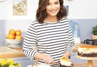 SERNIK WIEDEŃSKI NA CZEKOLADOWYM SPODZIE