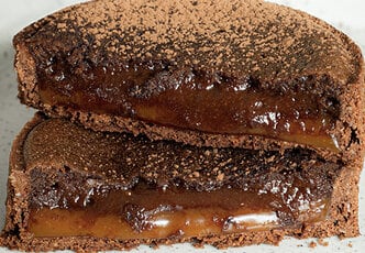 Biscuits fourrés caramel/chocolat