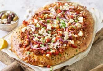 Pain plat épicé à l'agneau