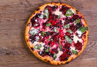 Pizza aux fruits rouges sans gluten
