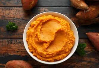 Purée de patate douce et carottes