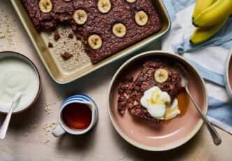Gâteau aux flocons d'avoine au chocolat et à la banane