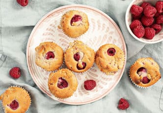 White Chocolate and Raspberry Cakes