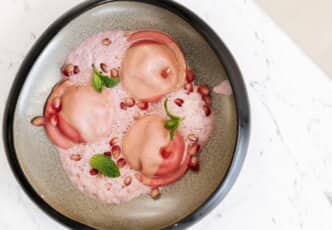 Ravioli bicolores, chèvre épinards