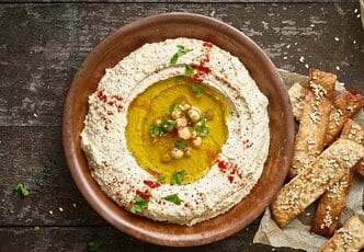 How to make hummus with a food processor