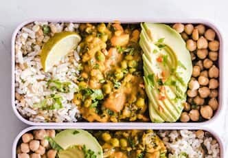 Pomysły na lunchbox. Szybkie i zdrowe posiłki do pracy lub szkoły