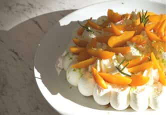 Dessert à l'abricot et au romarin