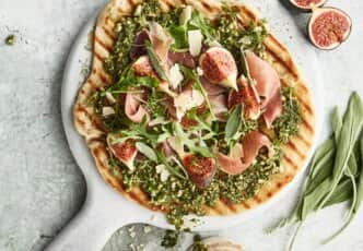 Pain au pesto et prosciutto